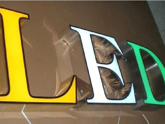 安宁介绍LED招牌的基础知识。