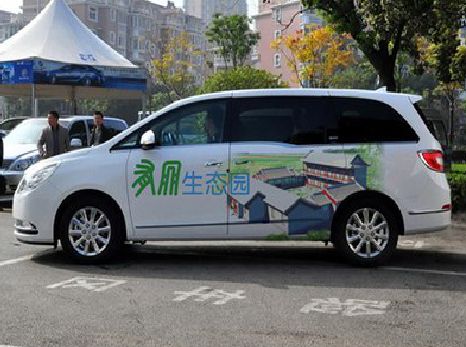 安宁户外车贴喷绘如何保持效果?